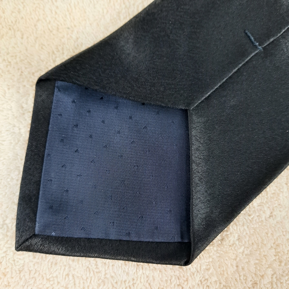 Pierre Cardin Black and Gold Designer Silk Men's Necktie - Picture 3 of 8